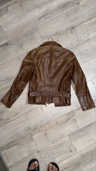 Вталено Яке от естествена кожа в много добро състояние !