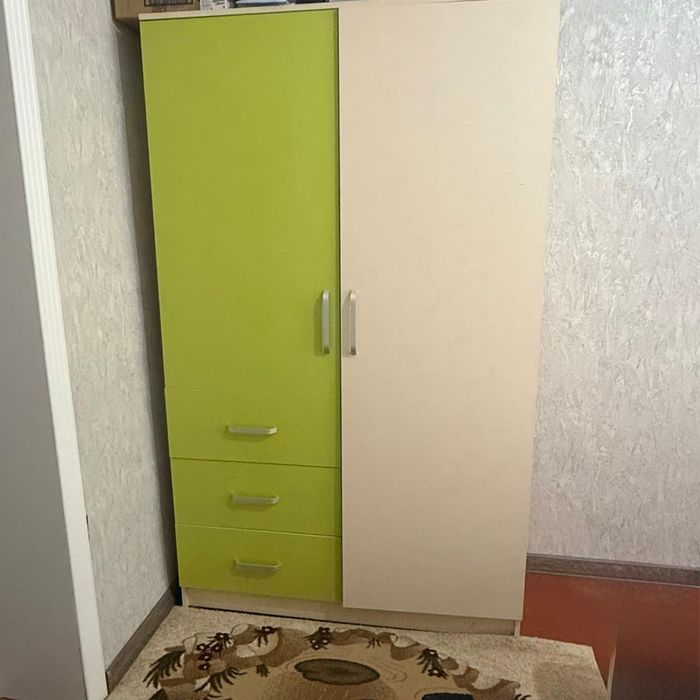 Продаю шифоньер в отличном состоянии