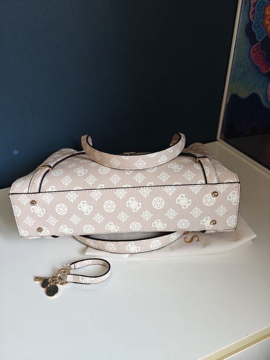 Дамска чанта Guess