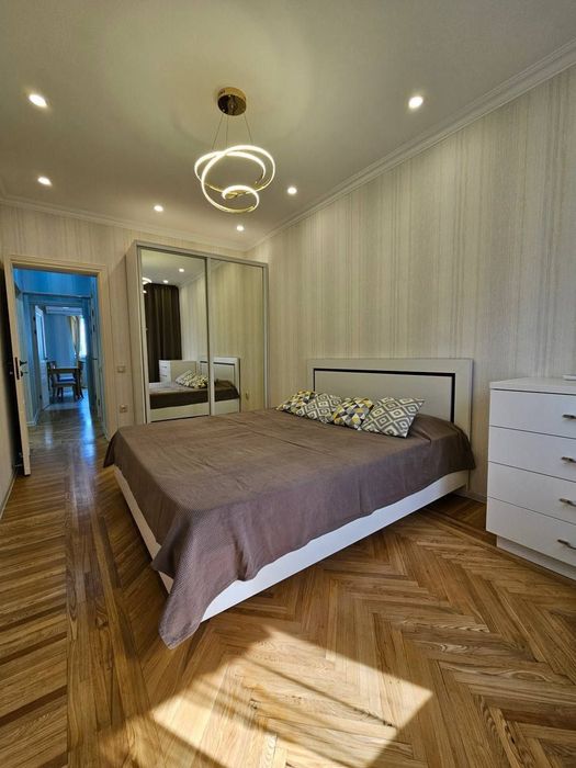 Улица Садык Азимова продаю Двухкомнатную