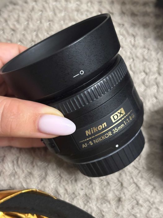 Nikon D5300 + обектив 35мм + обектив 18-105мм + аксесоари