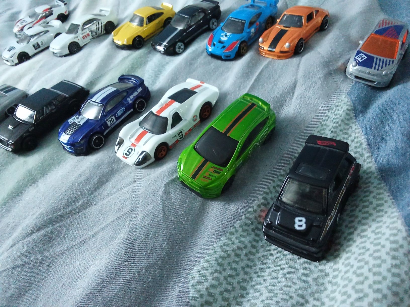 15 коли 25лв hot wheels