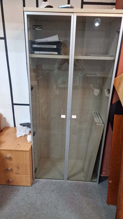 Продам дёшево шкафчики для офиса и диваны