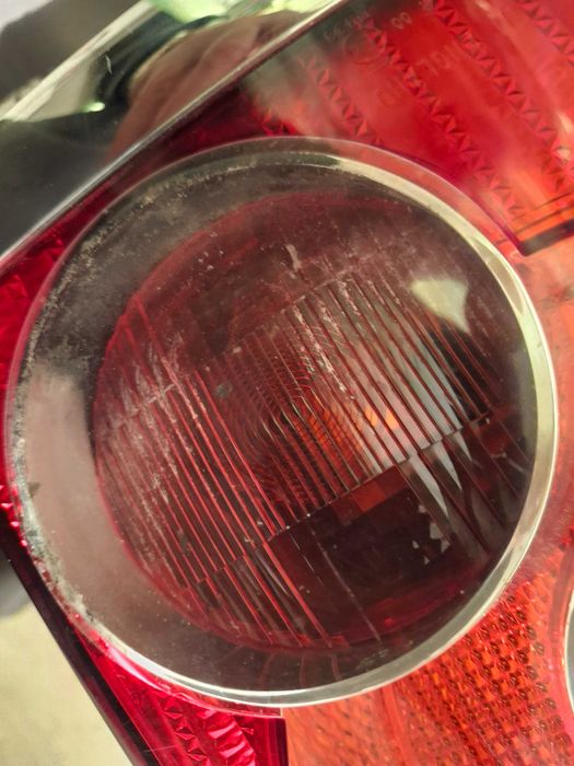 Преден ляв фар и заден ляв стоп -оригинални за Тойота Авенсис, 2008г,