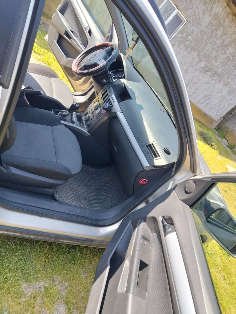 Vând Opel Astra h