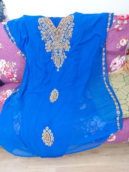 Платье синее  в хорошем состоянии вечернее нарядное