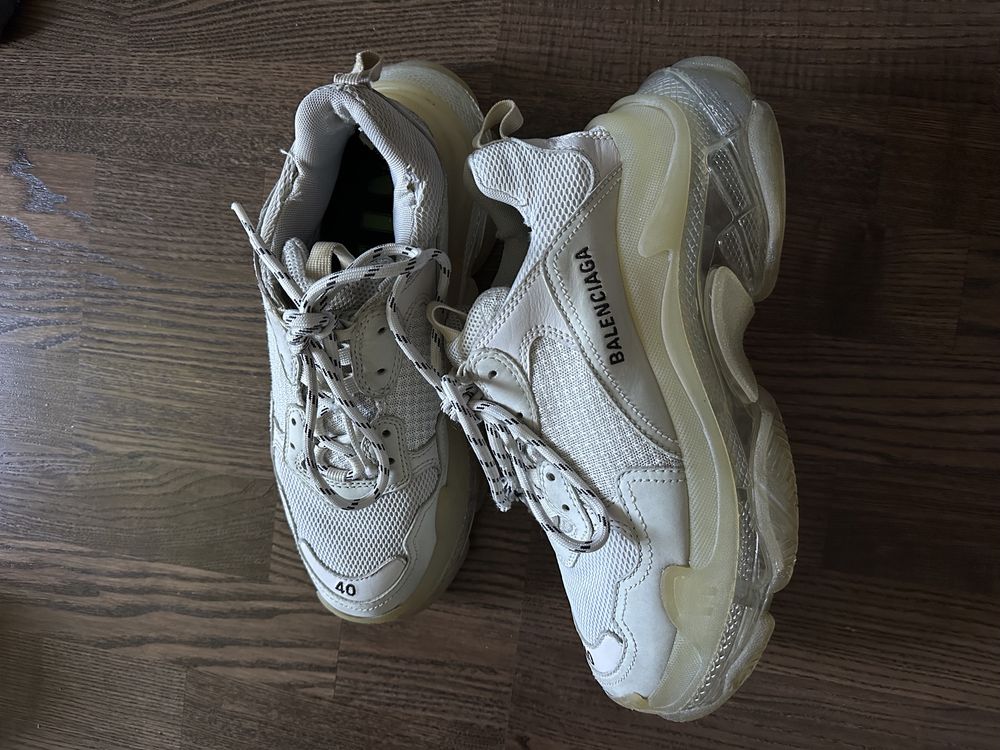 Balenciaga Triple S Cream 40 (Nike,jordan,yeezy,the north face )