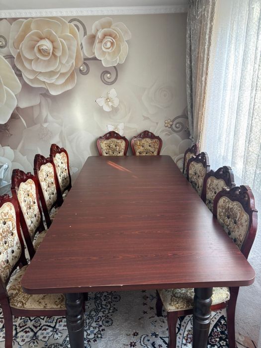Стол авальный в хорошем состоянии
