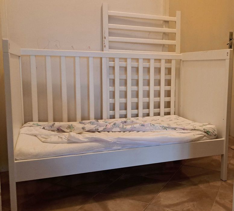 Детско креватче окомплектовано