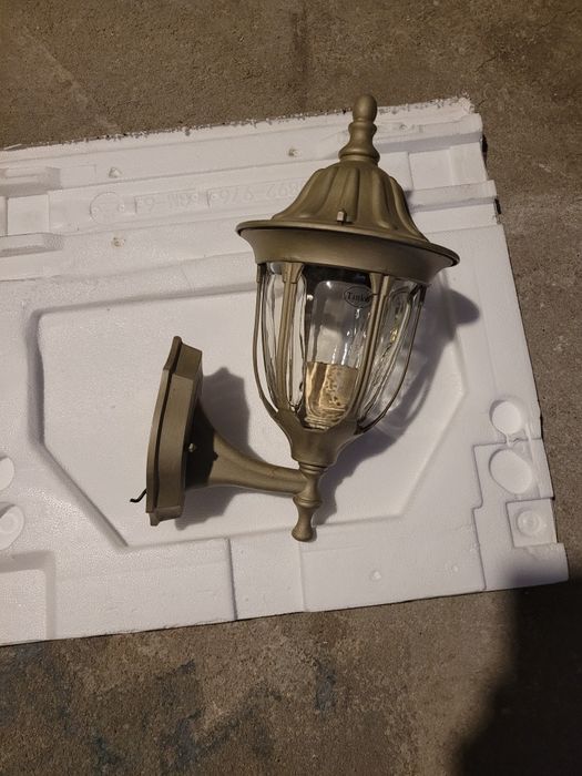 Продавам  аплици/стенни лампи/