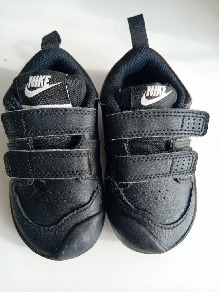 Vand adidasi Nike bebe marime 22 cm  int.12cm