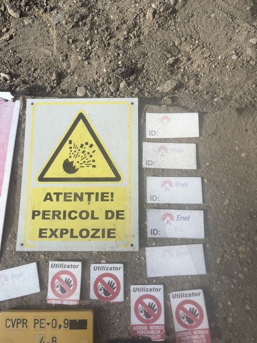 Vand semne pentru casa hidrant si multe alte lucruri !