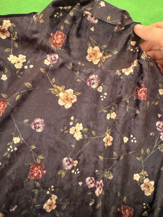 Женская кофточка фирмы Guess