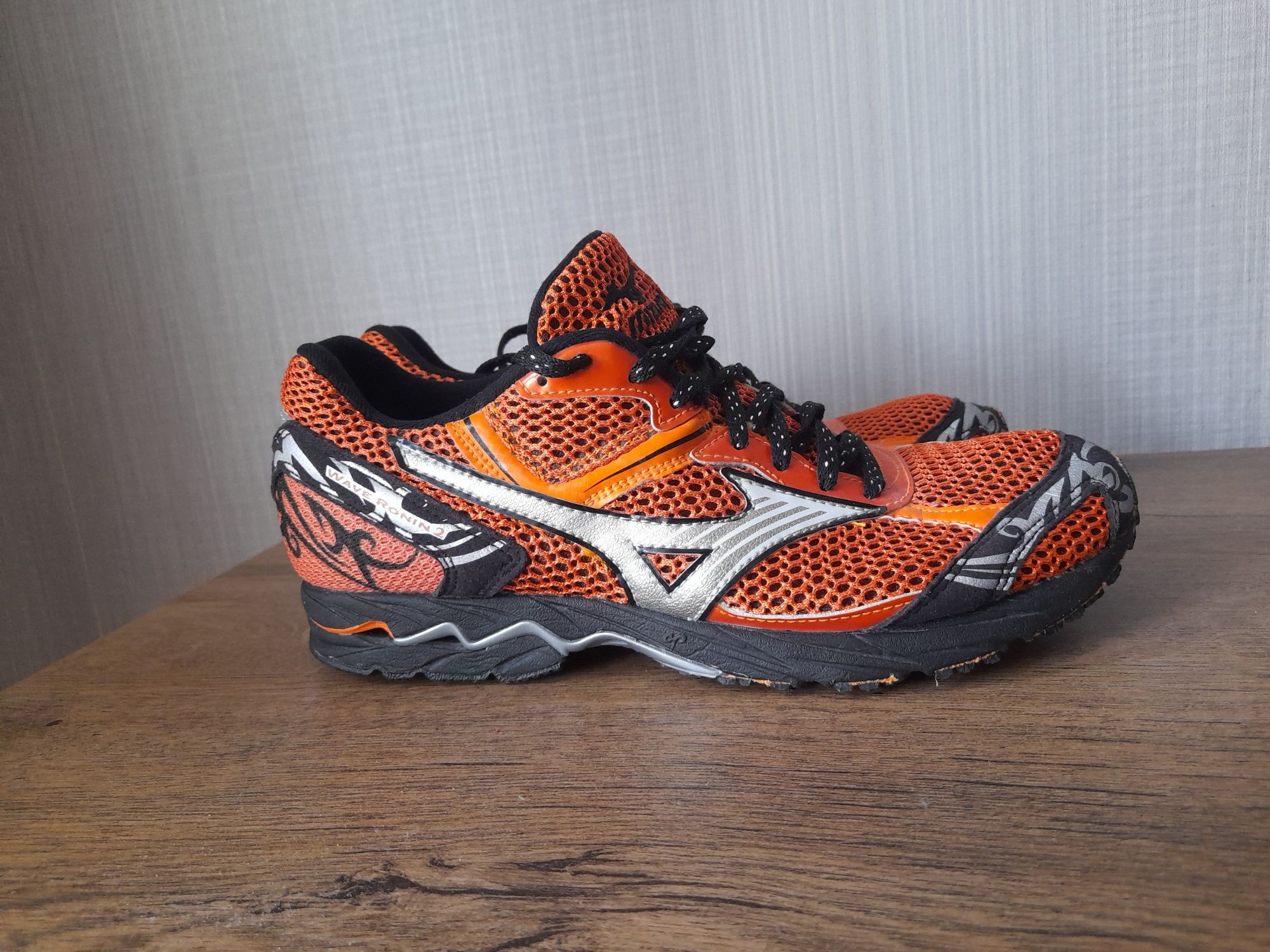 Mizuno wave Ronin 2 маратонки 38.5 номер.