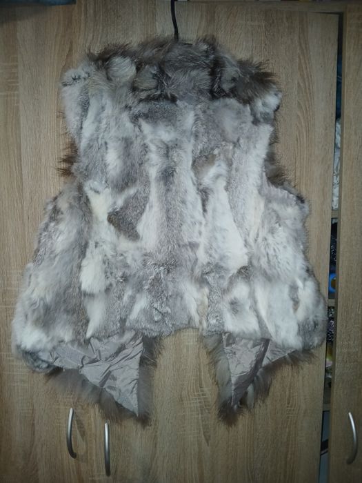Vând vestă blană naturală vulpe, nouă, produs în Grecia. Mărimea M