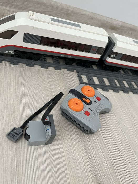 Tren Lego setul 60051, Lego City