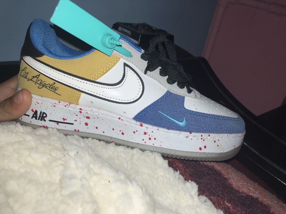 Vand adidasi NIKE air force 1 07 LV8”what the LA