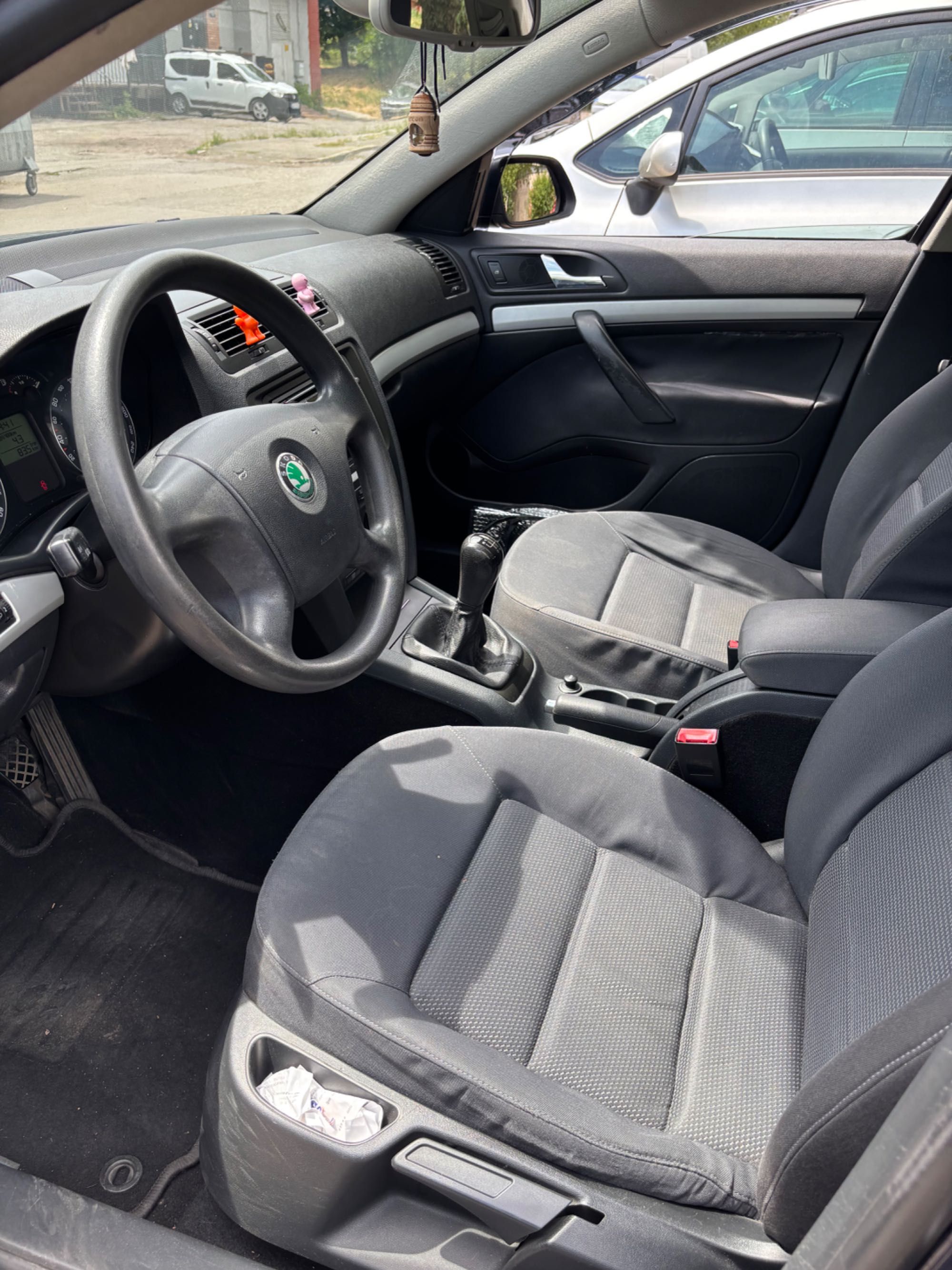 Продавам Skoda Octavia 2