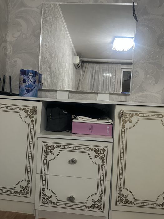 Сатылады шкаф с полками+зеркало