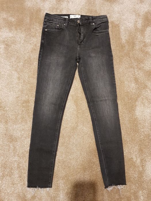 10 pantaloni tip blugi