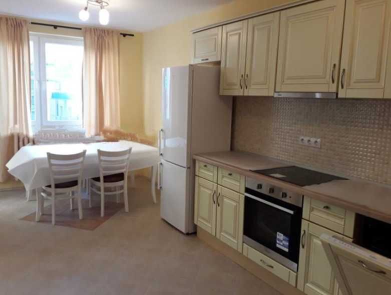Дава се под наем Тристаен апартамент в София, Лозенец - 130 кв.м за 713.49 € - Снимка #1