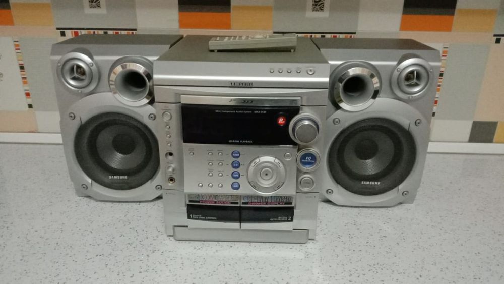 Музыкальни центр почти новый қиыншылық көрмеген