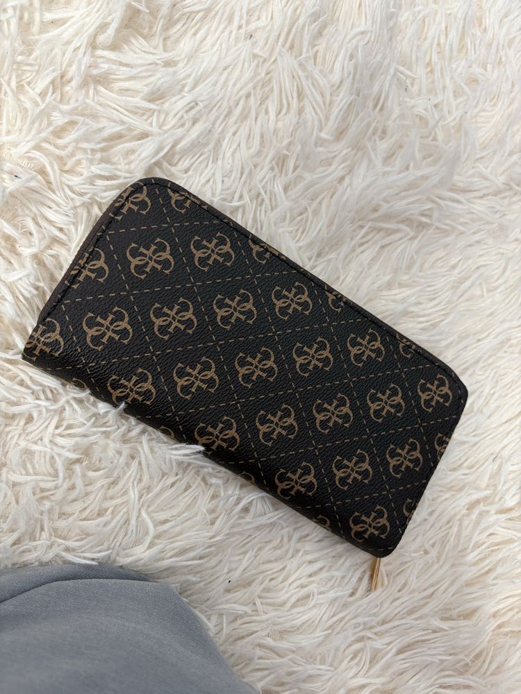 Vand Portofel guess