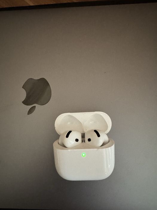 Airpods 4 в идеальном состряние