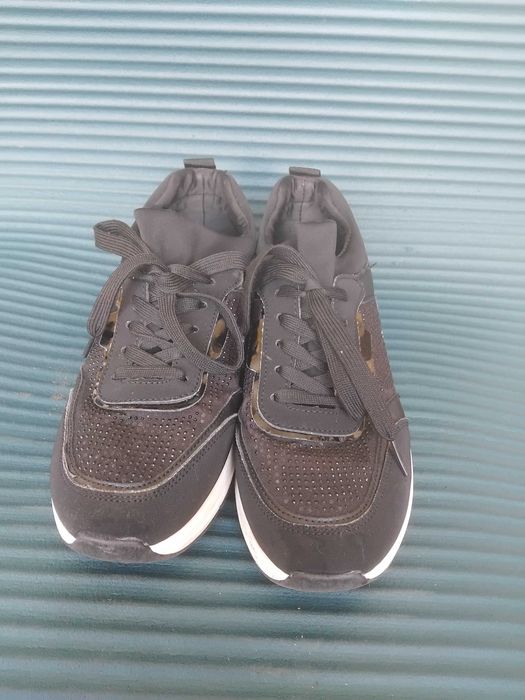 Удобни Маратонки 39 номер