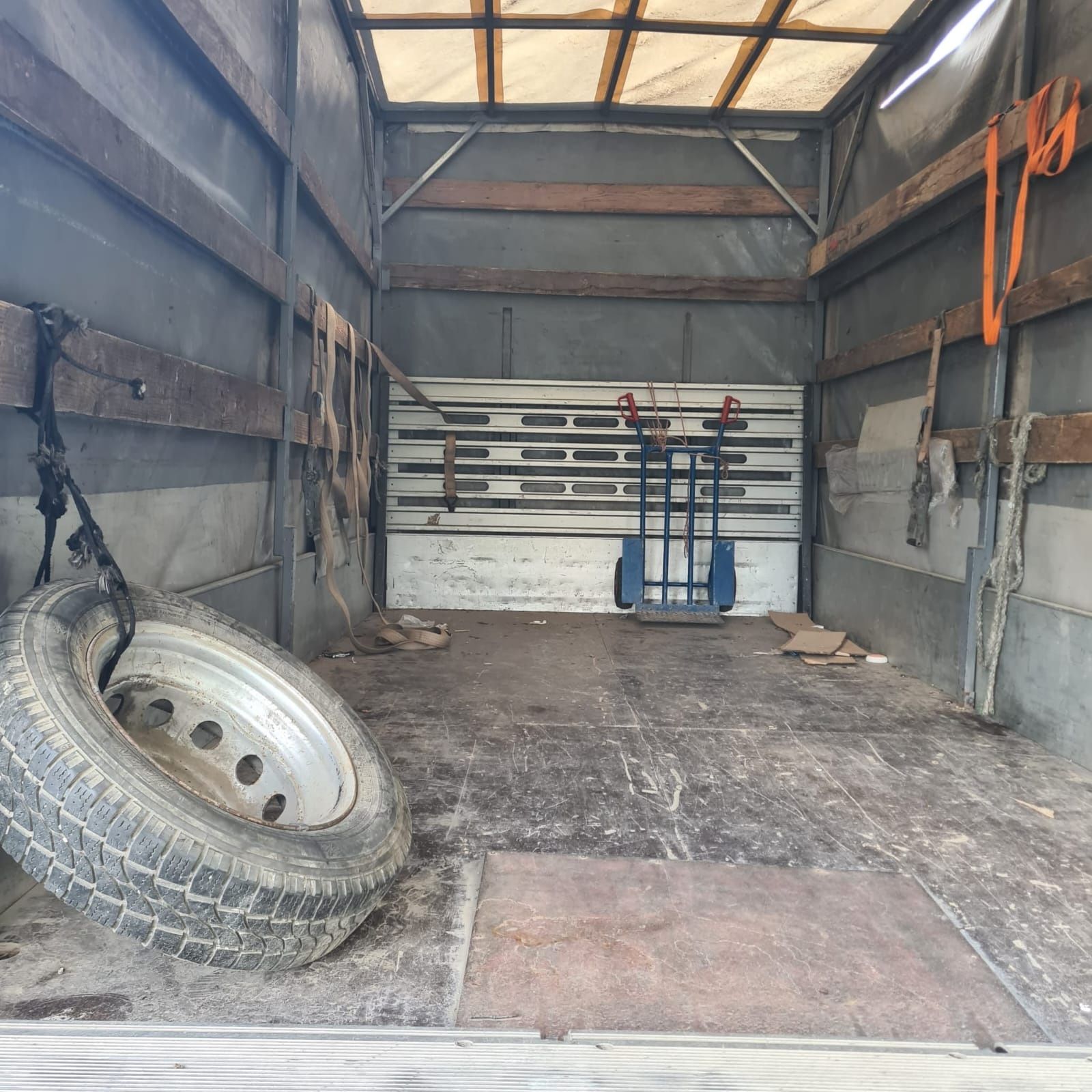 Vând ford transit autoutilitara cu lift
