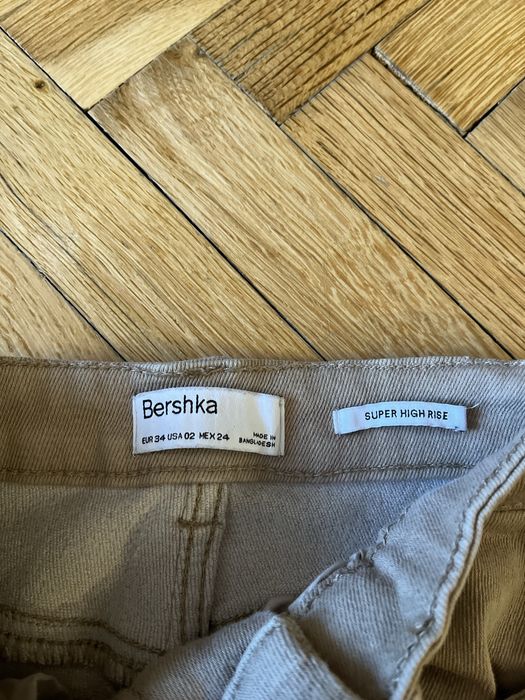 Бежов еластичен панталон от Bershka, размер 34