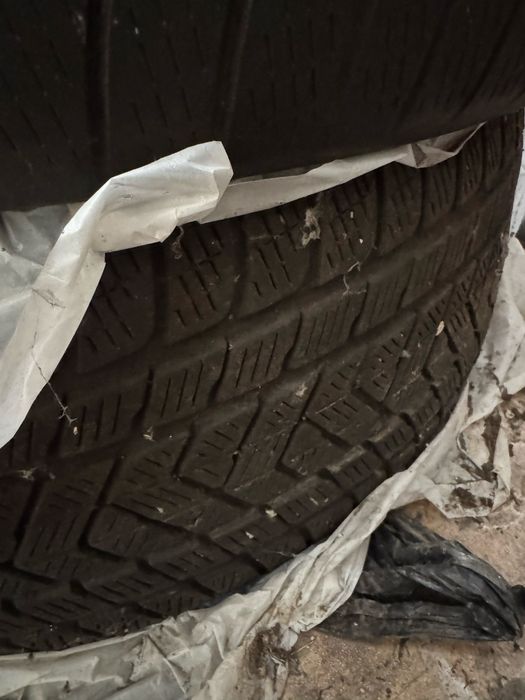 Cauciucuri de iarna pirelli 315/40/r21 și 275/45/r21