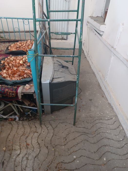 Продаю б/у телевизор Panasonic в отличном состоянии 300000 сум