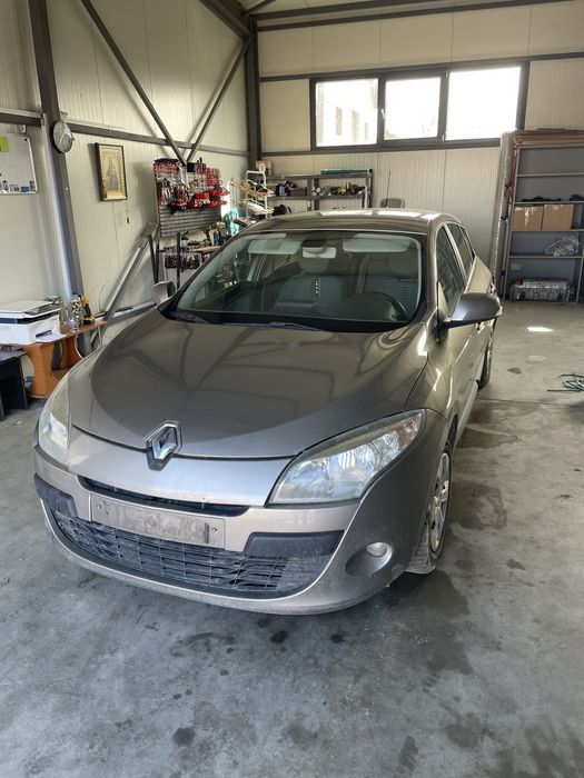 Vand capota motor Renault Megane 3 / impecabila / maro