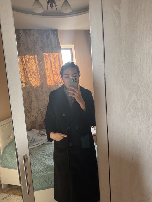 Пальто черного цвета осенняя