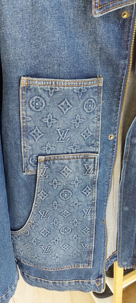Compleu din denim jacheta-blugi Louis Vuitton model Carpenter Monogram