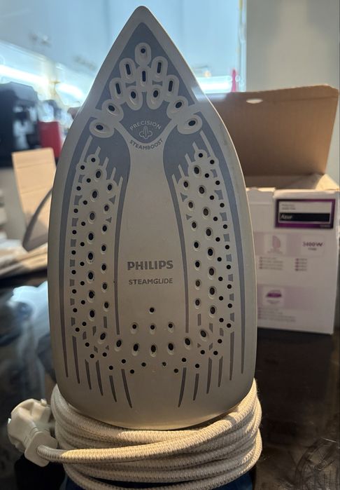 Парна ютия на Philips Azur GC4410 2400W с кутия