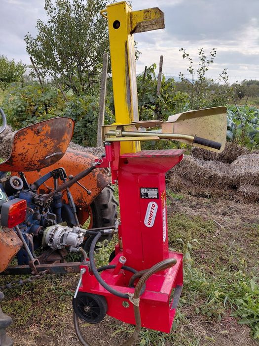 Crapator Lemne Hidraulic pentru tractor, putere 9 tone!