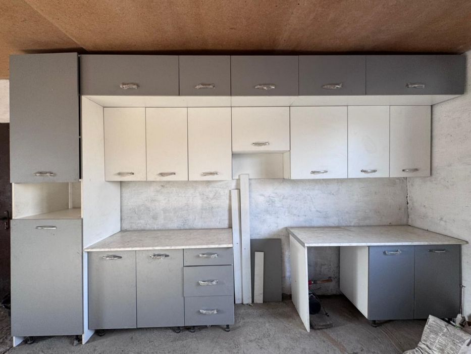 Продам кухонный гарнитур! Новая