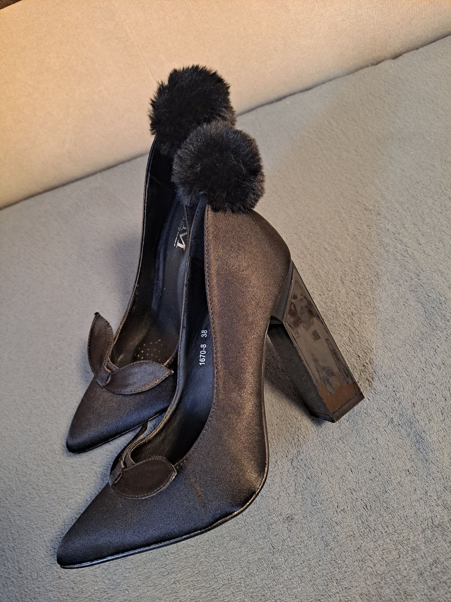 Pantofi puf noi ,culoare neagra