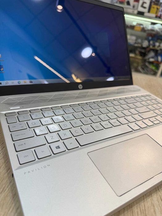 HP Pavilion Amd R5-3500U 8/256 15'6 FHD touch