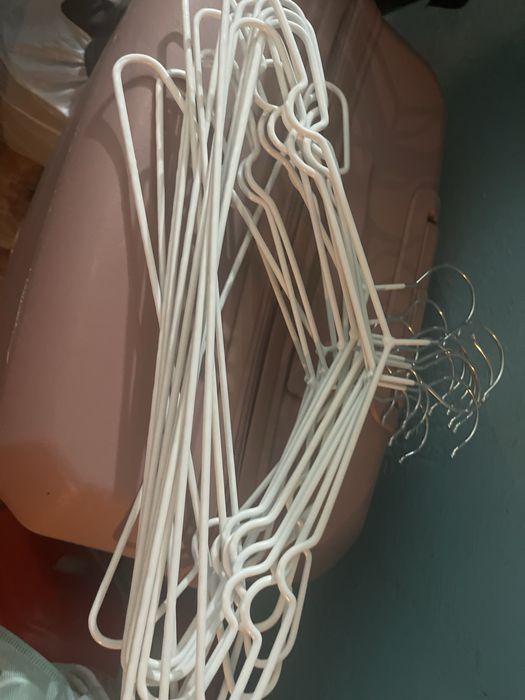 Продам вешалки  новые