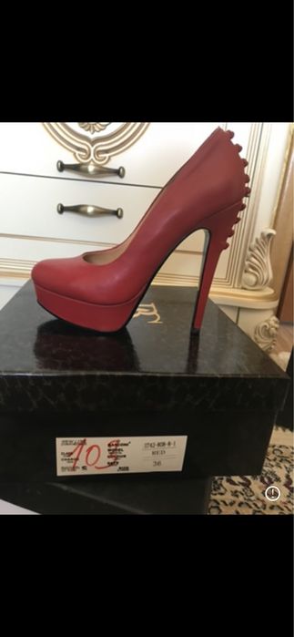 Туфли на высоком каблуке