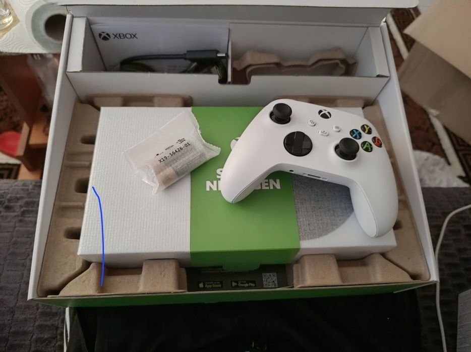Vând Xbox seria S 512 GB - Ediție Completă + Controller Roz Original