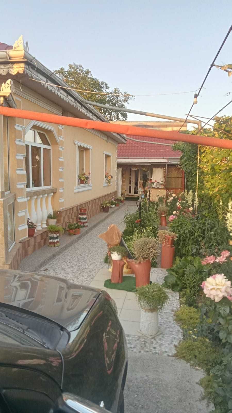 Vand casa din caramida, bucatarie de vara si dependinte, teren 1500m2