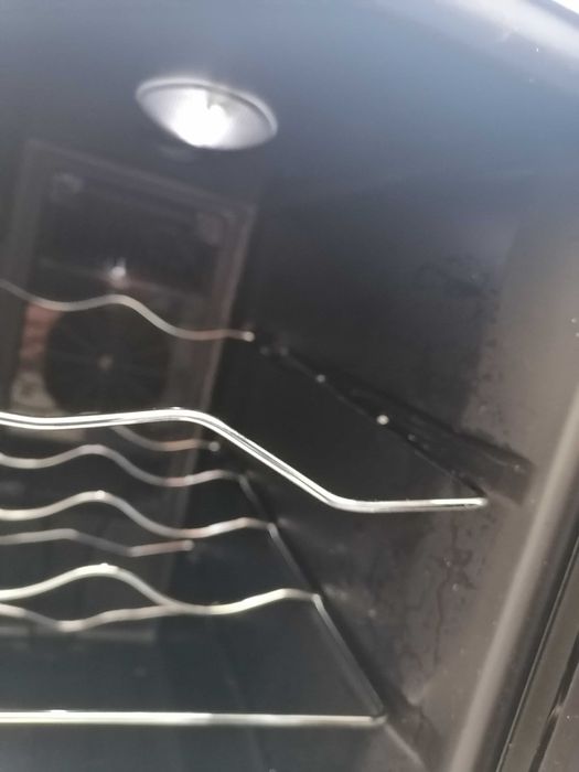 Витрина за охлаждане на вино