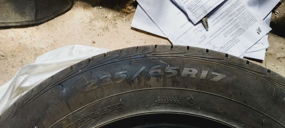 Продавам гуми дебица и мултимедия за Мицубиши олтлендър