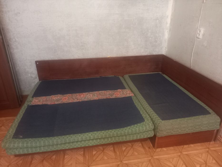 Угловой диван отдам