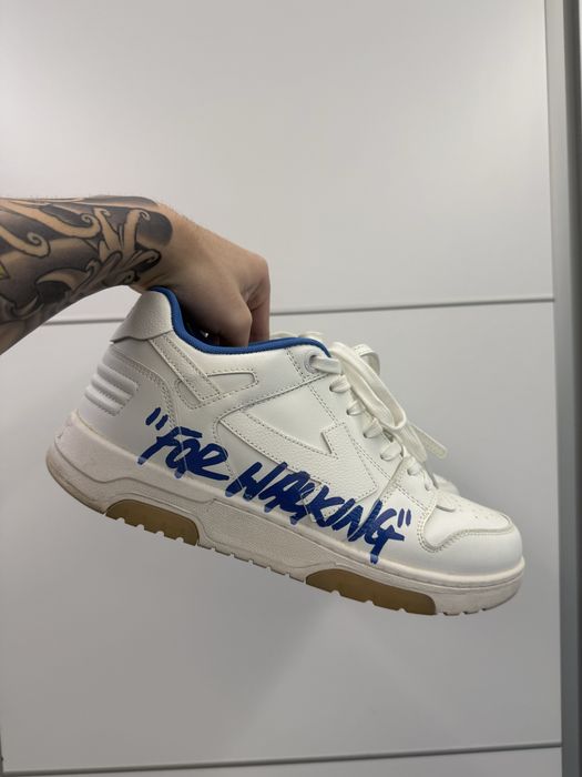 Off-White ,,for walking”