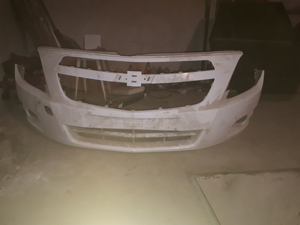 Продам бампер на кобальт